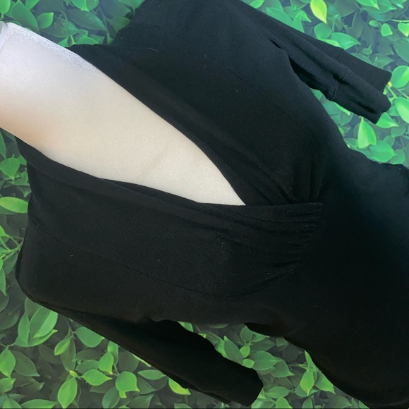 BLACK EXPRESS V-NECK TOP · SIZE S - Picture 2 of 6